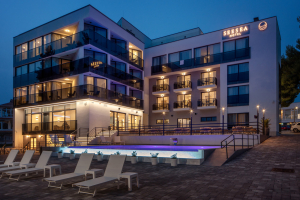 An evening of wine, music and art by the sea: SeeSea Hotel hosts a summer event open to all