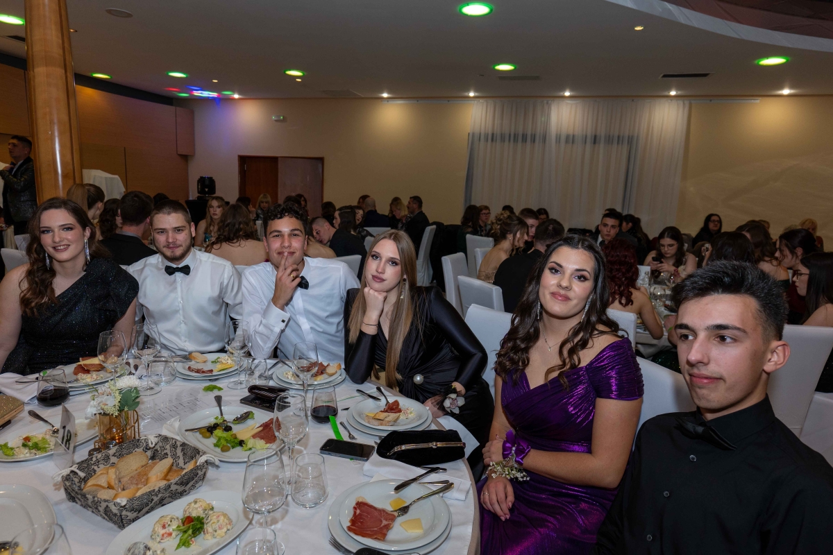 Maturalni ples Gimnazije u hotelu Imperial Vodice: Noć za sjećanje (2)