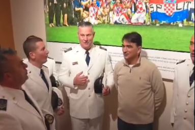 KLAPA „Sveti Juraj“ HRM sa Zlatkom Dalićem zagrijava glasnice pred sutrašnju utakmicu između Hrvatske i Španjolske