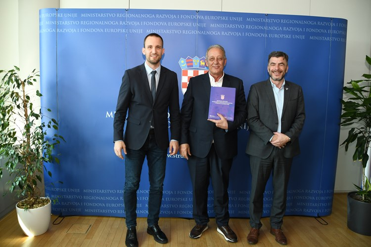 Vodice dobile 1,95 milijuna eura za uređenje šetnice na otoku Prviću