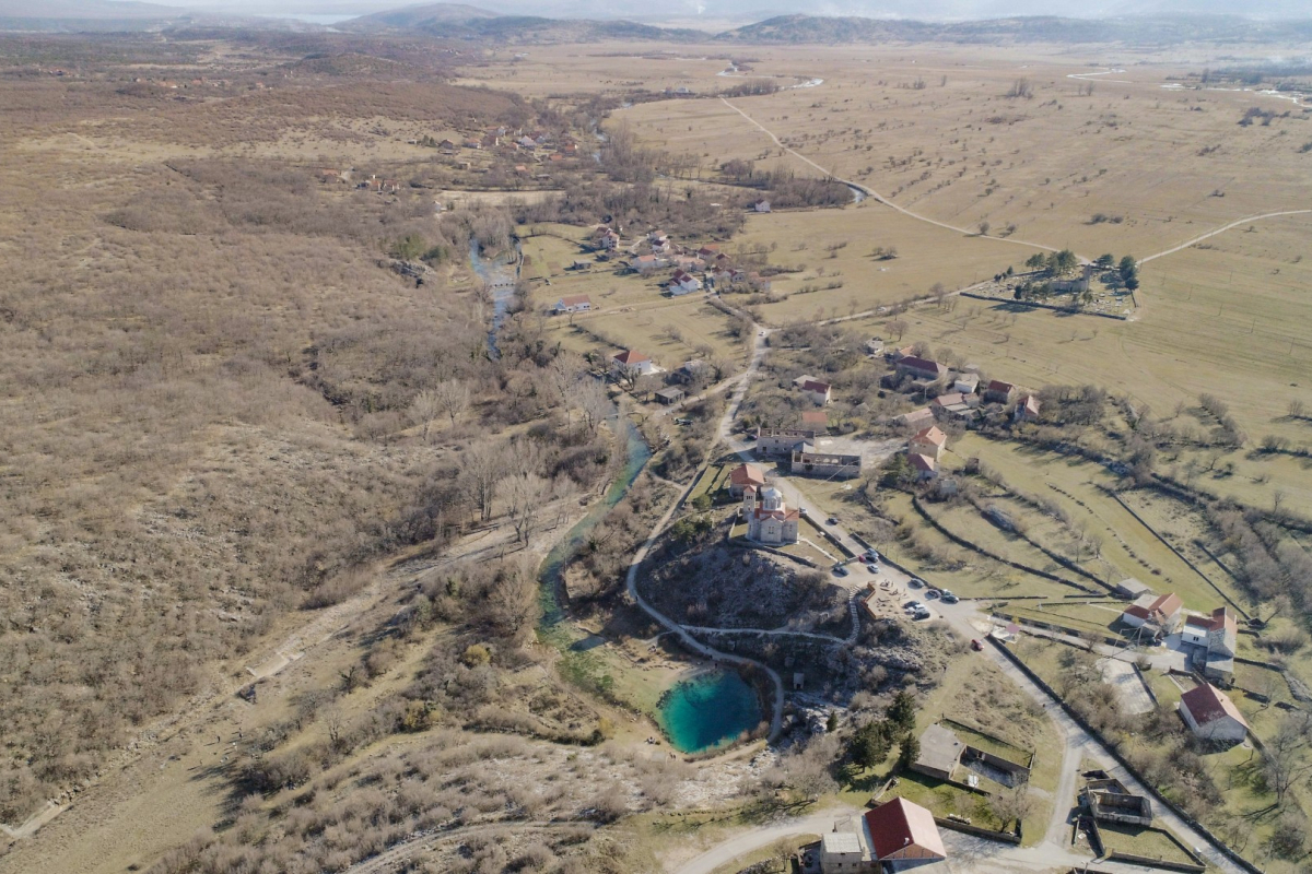 Centar za gospodarenje otpadom Lećevica na krškom području Dalmatinske zagore - čuvamo li svoje vodne resurse kao što to tvrdimo?