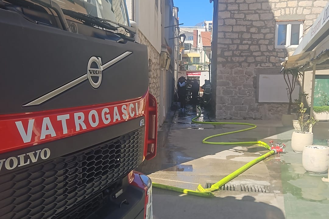 Požar u skladištu u ulici Grgurev Tonća brzo ugašen