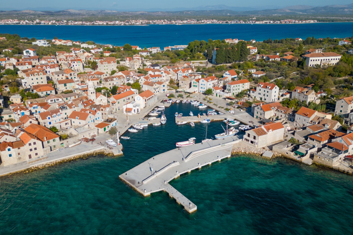 Velika ulaganja na otoku Prviću: Radovi u lukama kreću na jesen 2025.