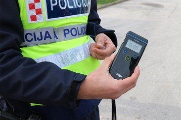 Zatečena s gotovo 2 promila u Vodicama: vozačici privremeno oduzeta dozvola