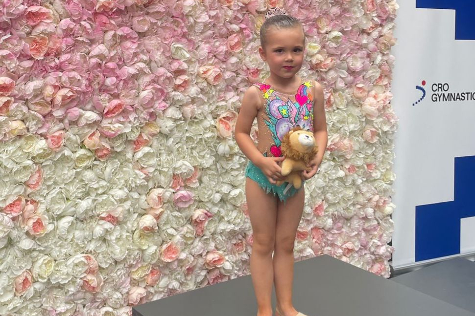 Zlatna s nepune četiri godine: Ivana Tomić blista u ritmičkoj gimnastici, a trenira putujući iz Vodica u Šibenik