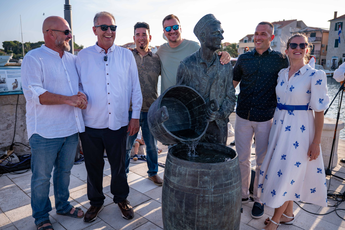 Šime stigao na Mali parapet:  simbol težaka, ljubavi i vodičke tradicije