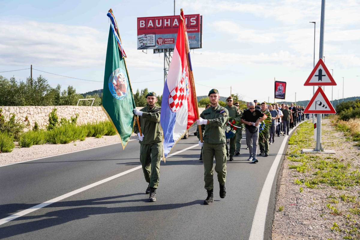Položeni vijenci kod Šibenskog mosta u spomen na Marinka Karduma