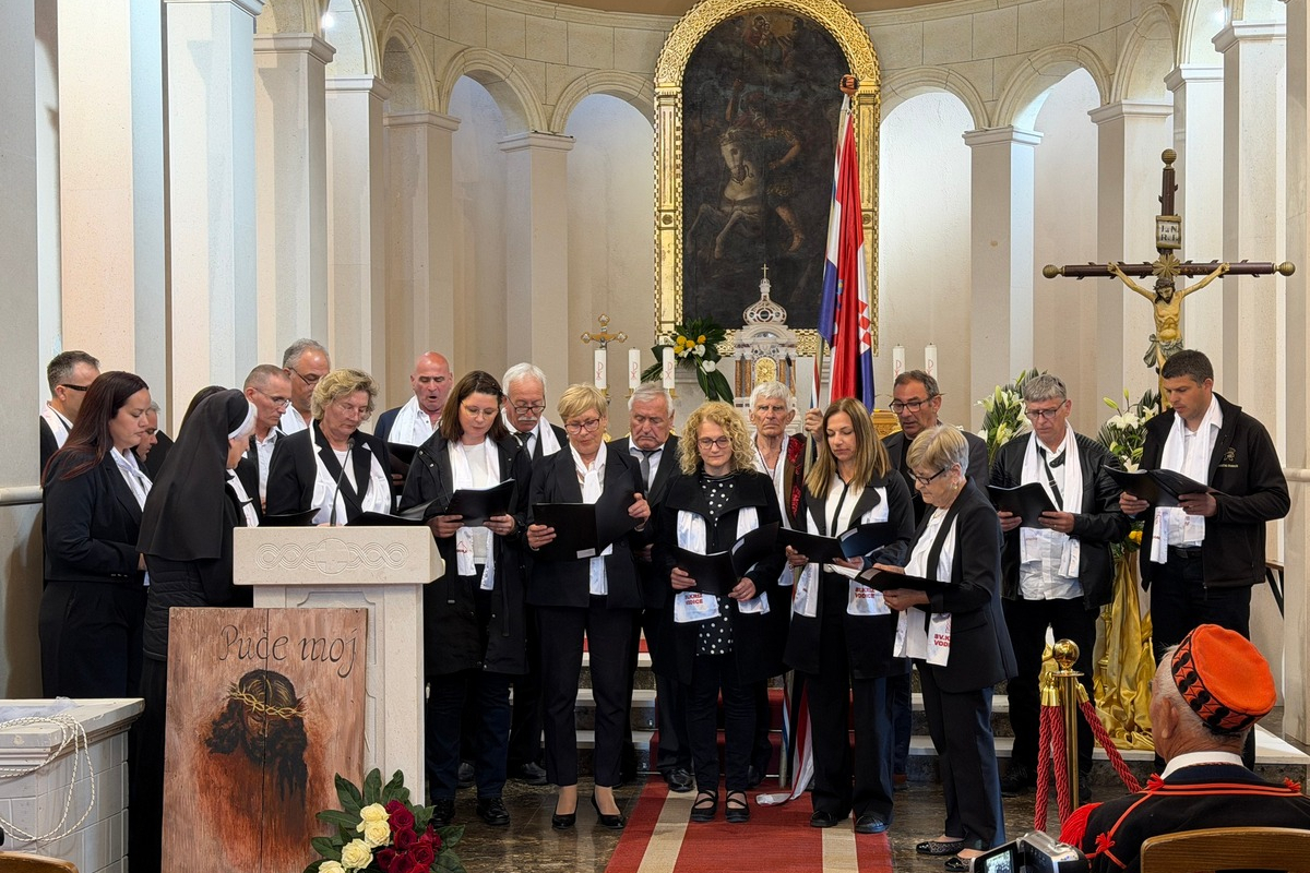 U Primoštenu održana 29. smotra crkvenog pučkog pjevanja „Puče moj“