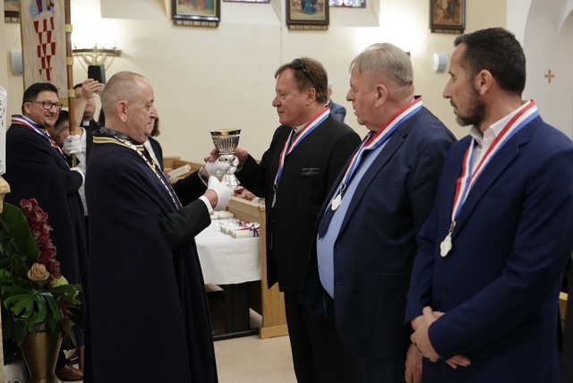 Aron Tojčić i Željko Bastić među novim vinskim vitezovima u Đurđevcu