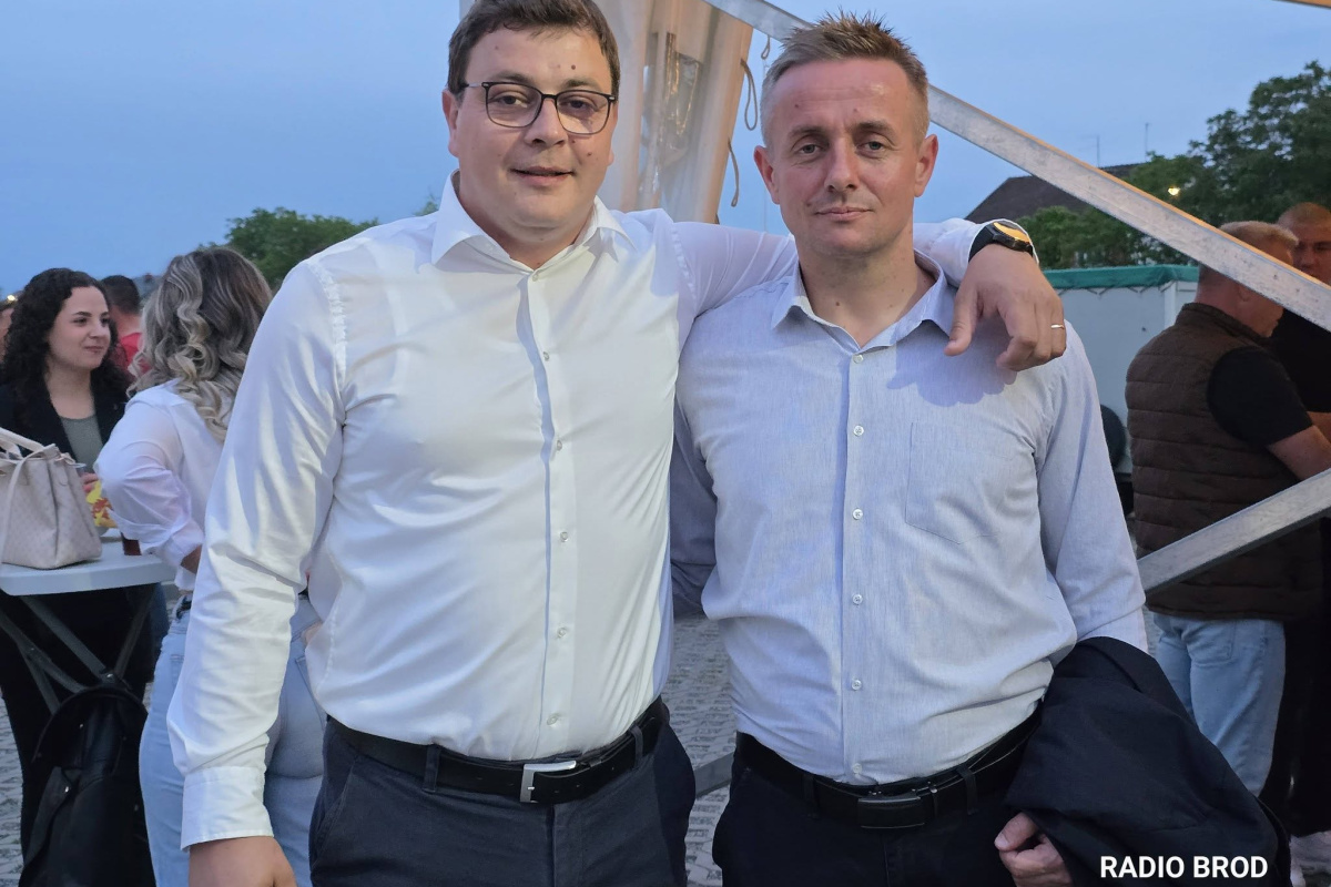 Tamburica i mandolina ponovno spojile Slavoniju i Dalmaciju: Sikirevci i Tribunj nastavili prijateljstvo uz pjesmu i domaće specijalitete