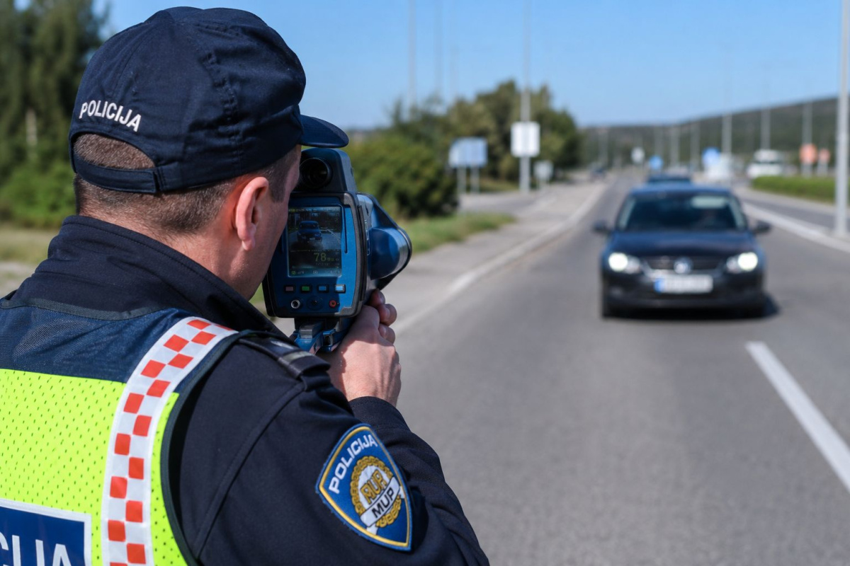 Policija kreće u lov na prebrze vozače: u nedjelju pojačane kontrole diljem županije