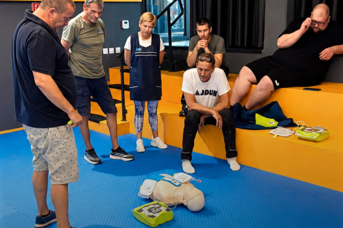 Sportska dvorana Račice nabavila automatski vanjski defibrilator