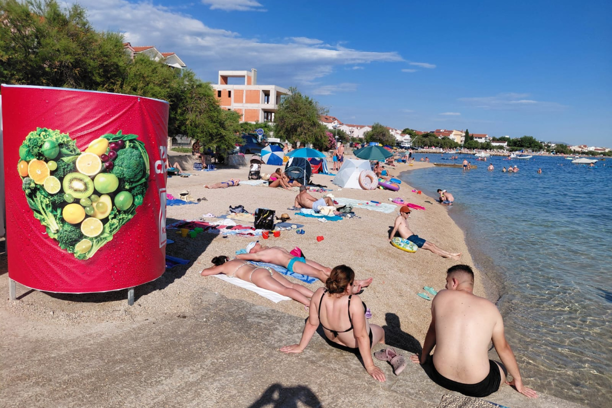 Dok jedni štede na ručku, drugi prijatelje časte pidoćama
