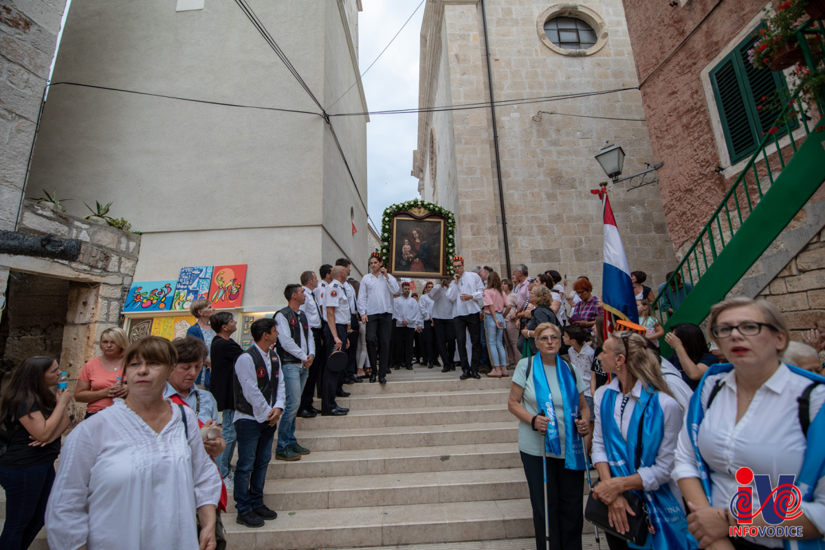 Vodice slave Gospu Karmelsku: Procesija do Okita i brojne svete mise