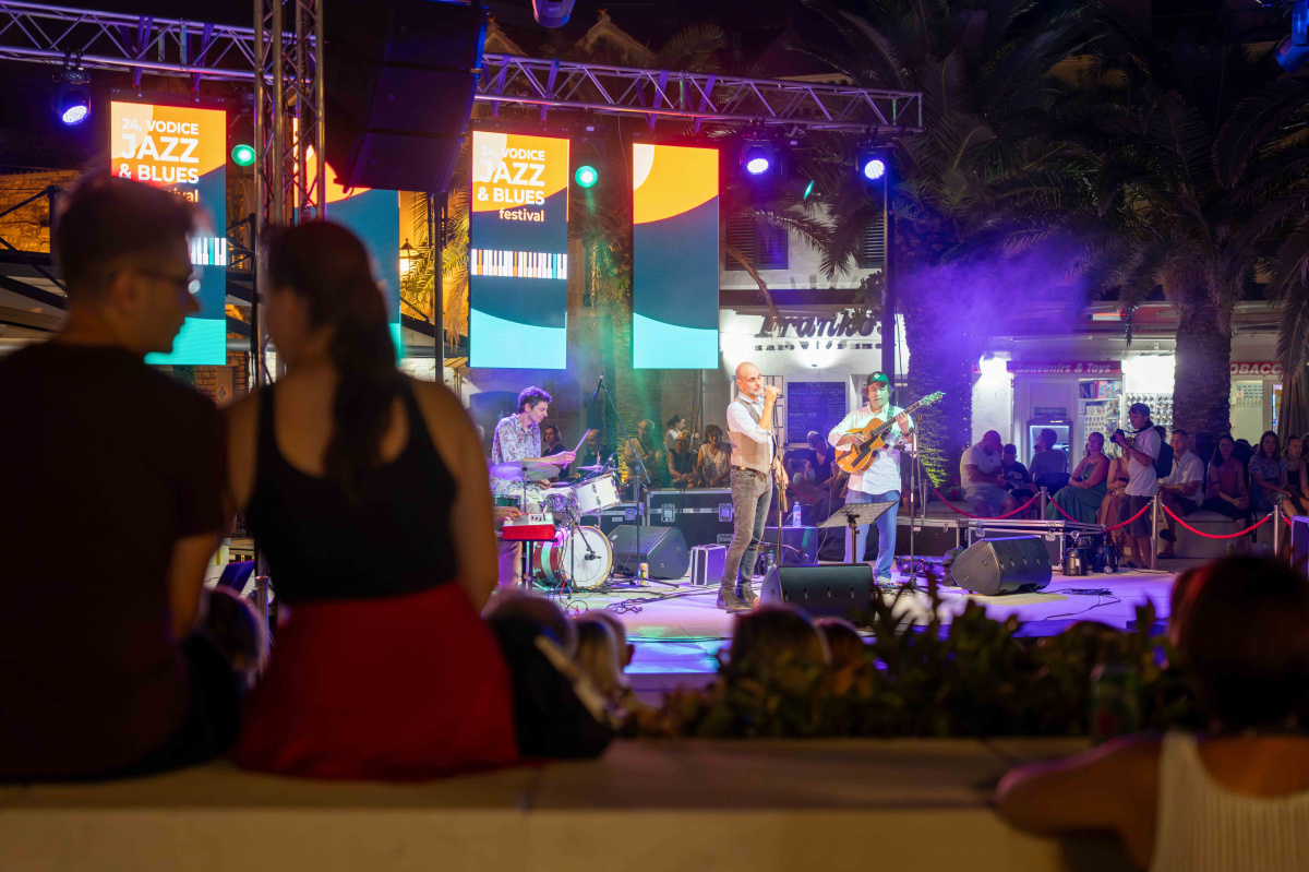 Glazba za dušu: Jazz & Blues Festival započeo u predivnoj atmosferi na vodičkoj rivi