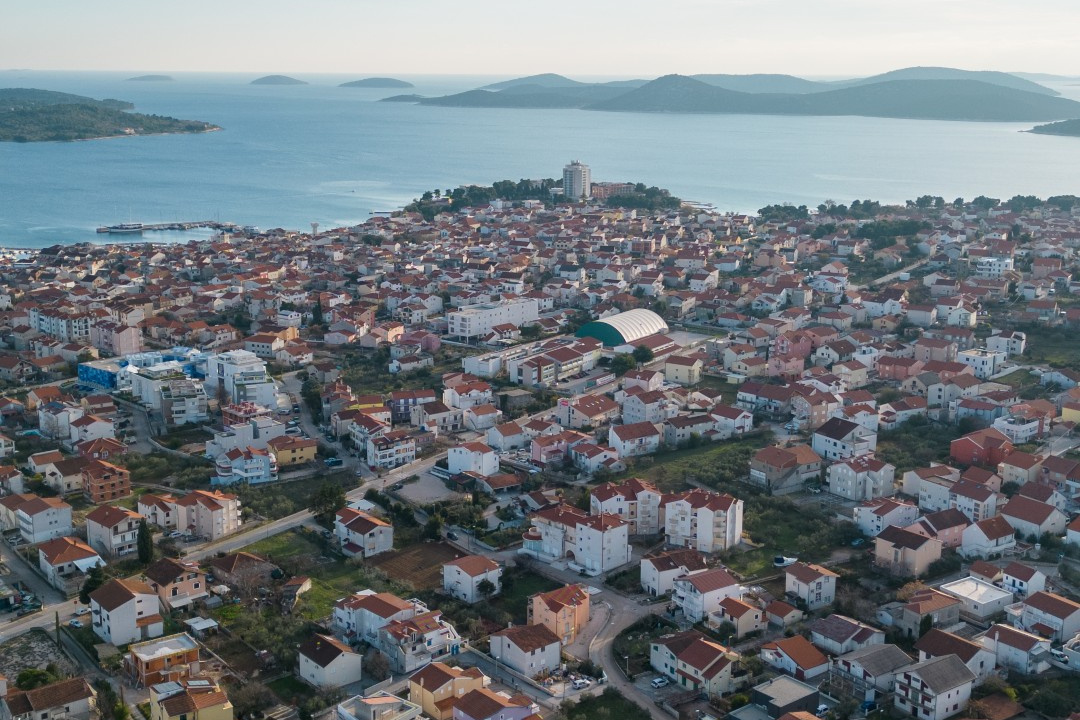 Jesu li Vodice postale grad apartmana? Trebaju li nam novi hoteli ili novi apartmani?