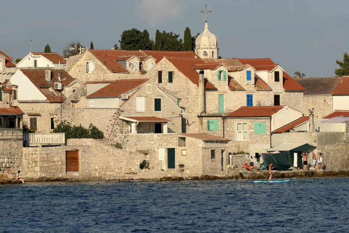 Zašto turisti na Prviću traže upravo ono čega na kopnu ima sve manje?