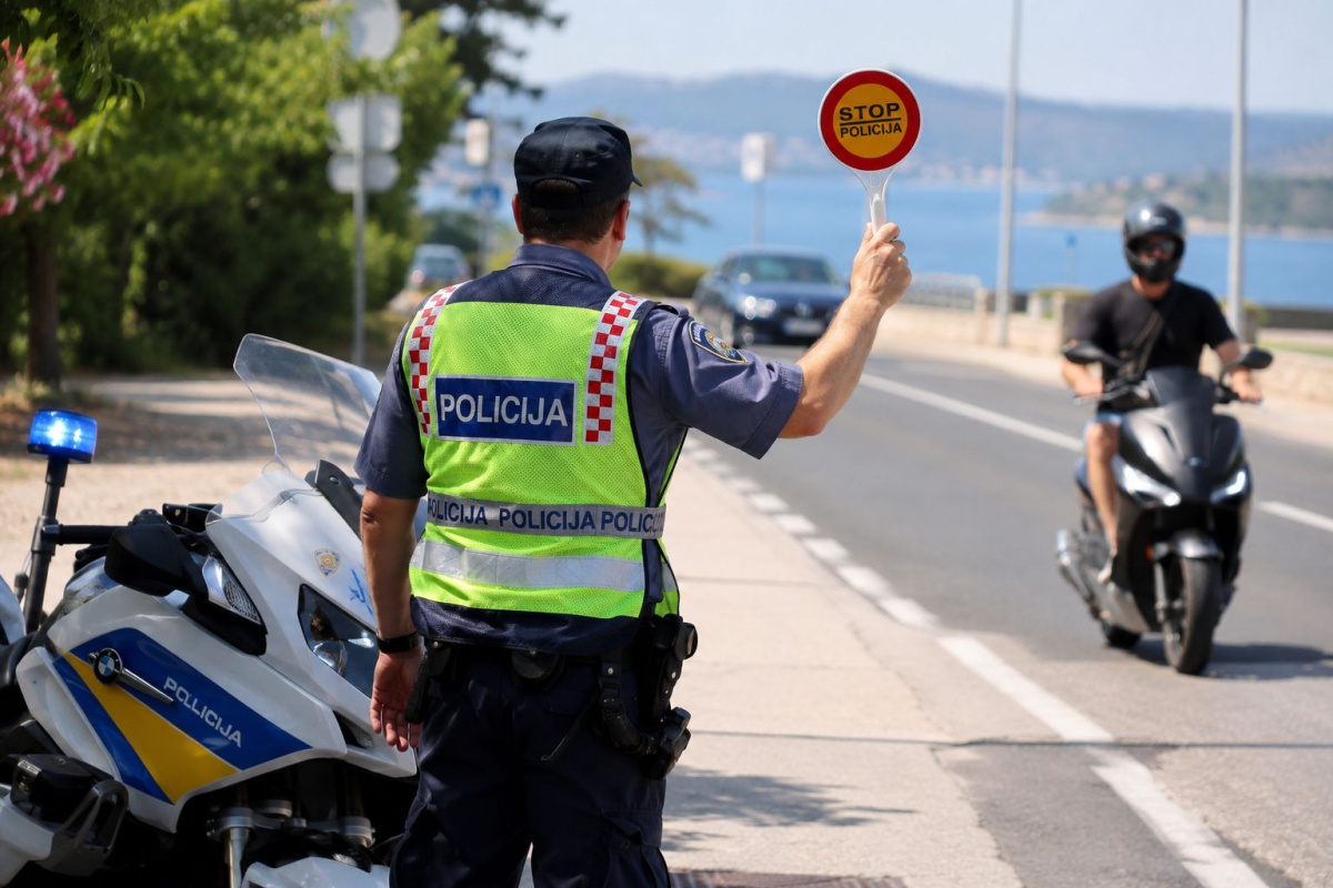 Policija privremeno oduzela devet električnih romobila, bili su presnažni za promet