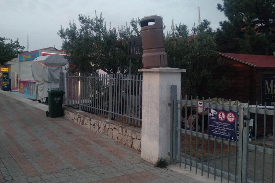 Kad kanta za smeće postane „dizajn“: Evo s čime se susreću komunalni radnici u Vodicama