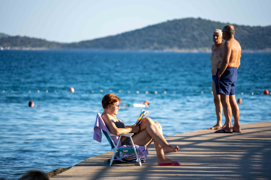 Klimatološka jesen je stigla, ali vodičke plaže još su u punom ljetnom ritmu