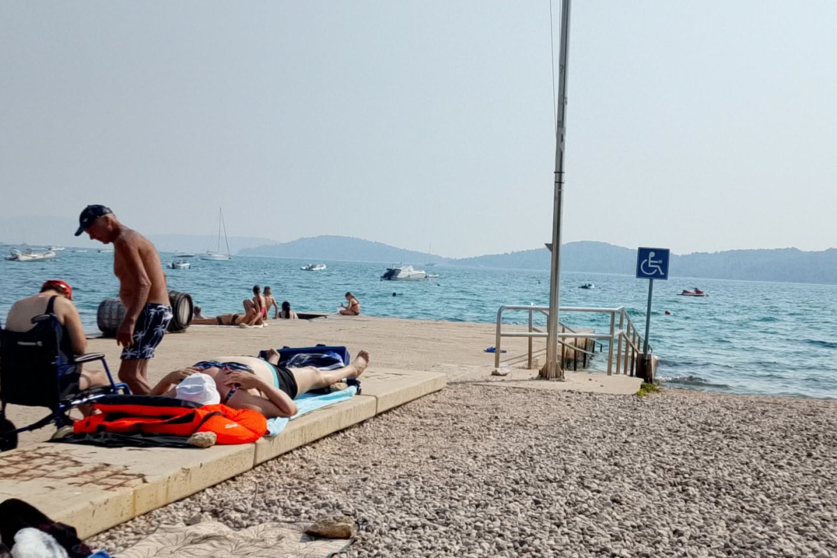 „Neodgovornost i nedostatak empatije“: Čitateljica upozorila na problem na plaži u Srimi