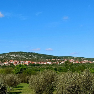 Panorama Vukšića  s popgledom od župne crkve sv.Mihovila