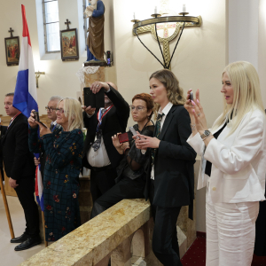 image33